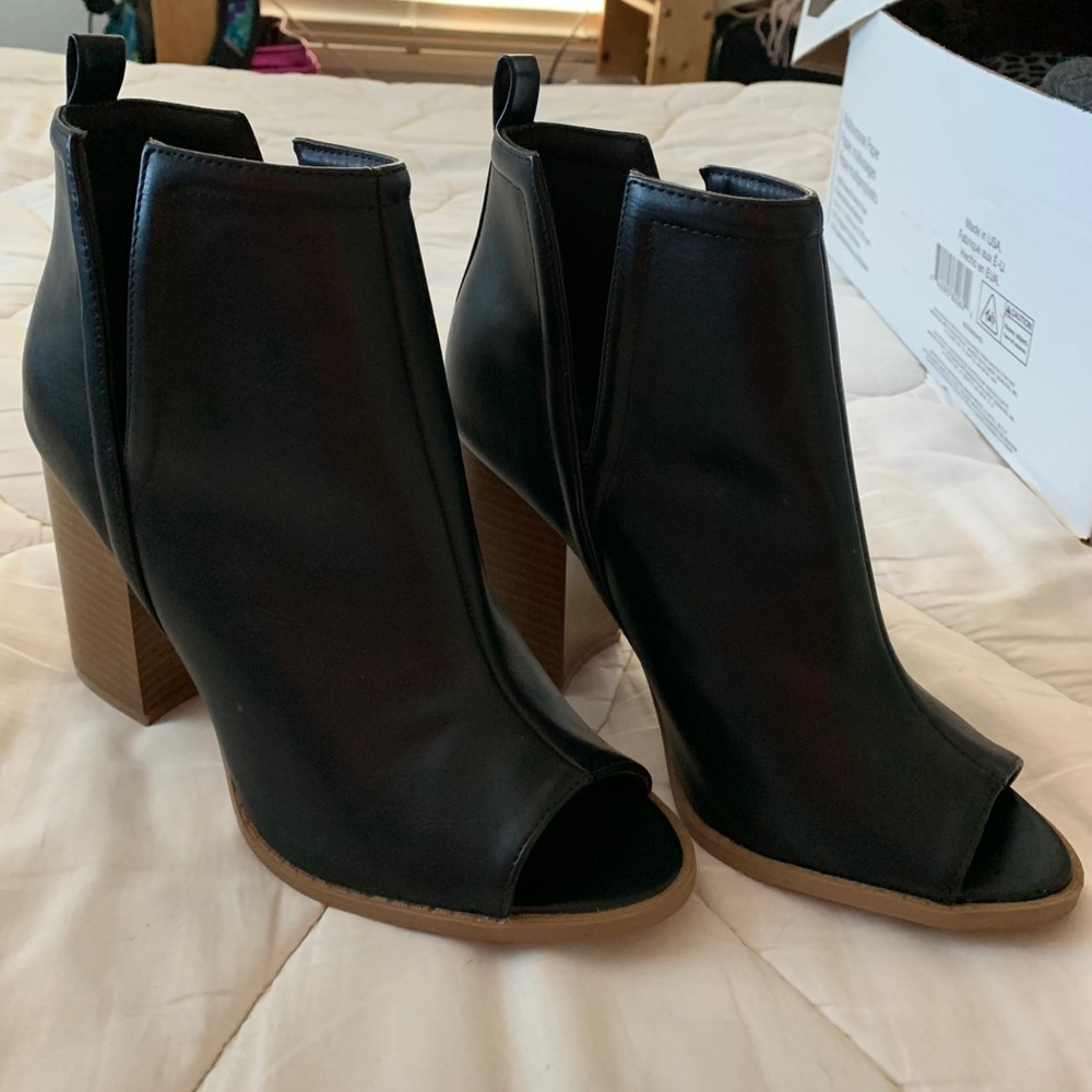 Qupid brand peep toe heel/booties